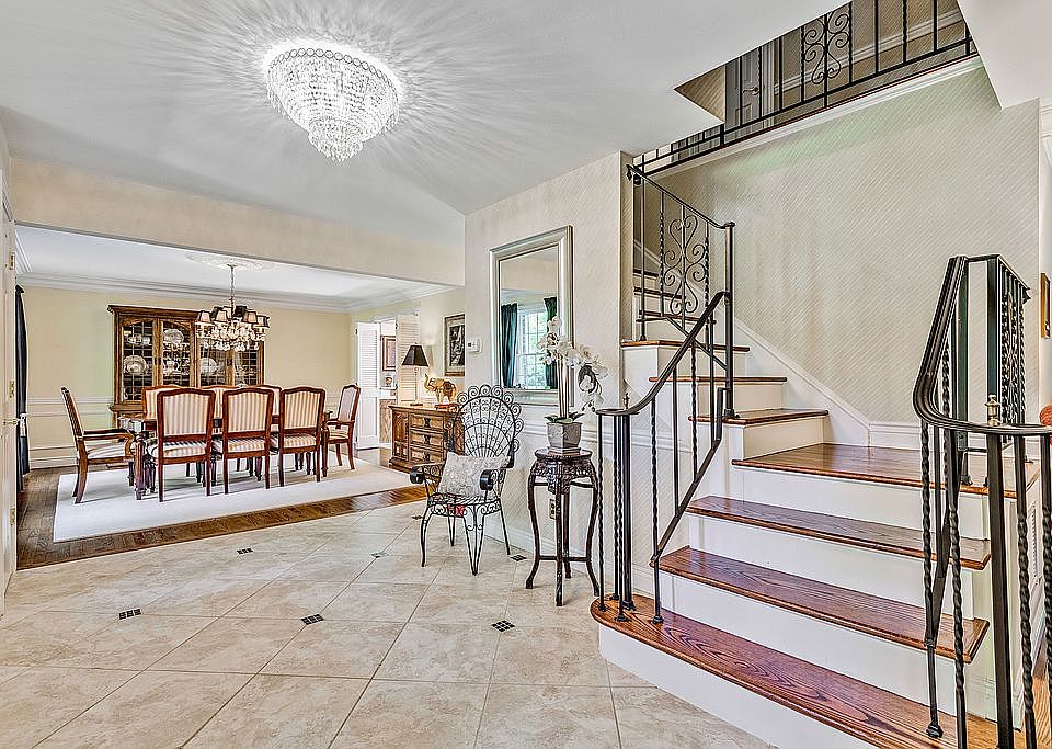 32 Pinehill Dr, Upper Saddle River, NJ 07458 | Zillow