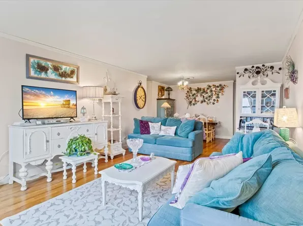 133 Beach 120 St #1F, Rockaway Park, NY 11694