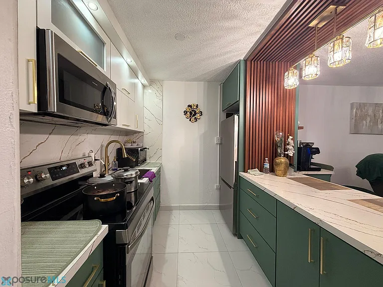82 Calle Almeida — Photo 2