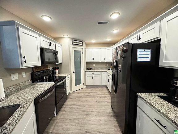 2nd image of 94 N Emerald Dr #6