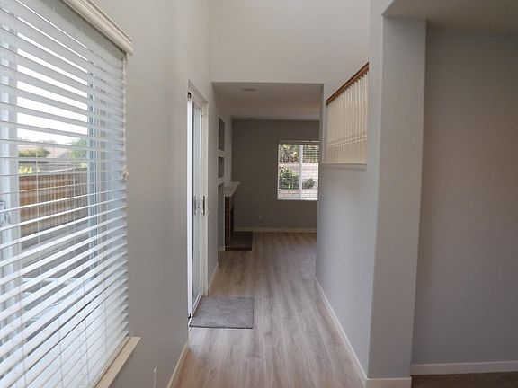 5th image of 38066 Sherwood St