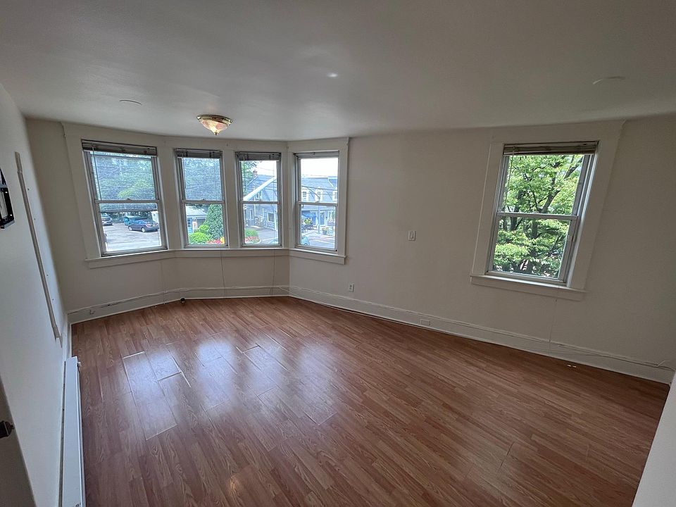 1st image of 10 Ludlam Ave Floor 2