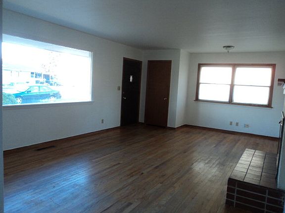 4th image of 2050 Lark Dr