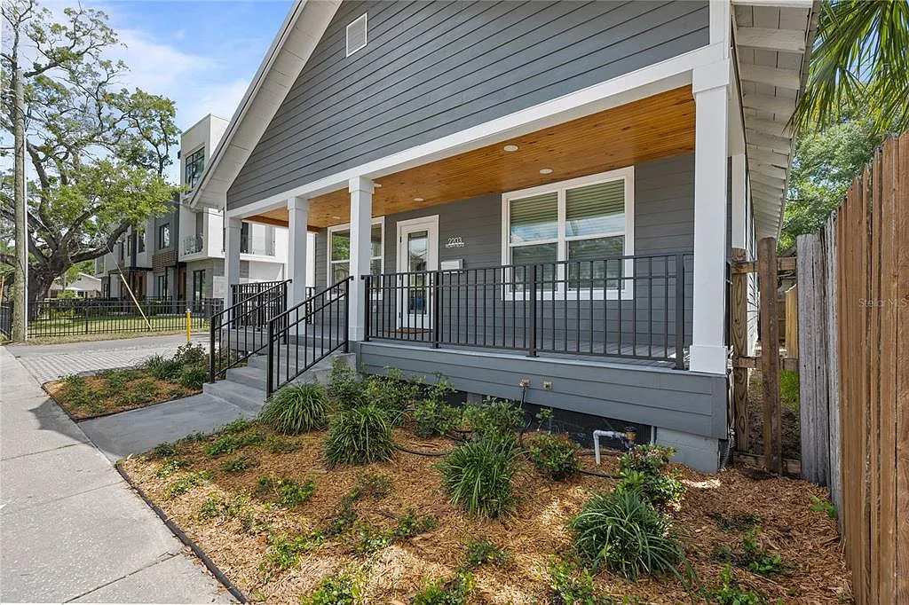 3 bed, 2.0 bath, 1316 sqft, $4,500 — Photo 2