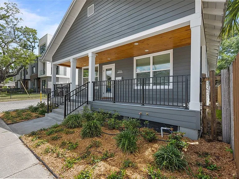2203 N Blvd — Photo 2