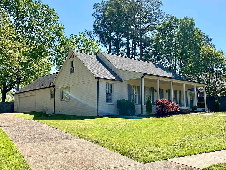 2420 Stratfield Dr — Photo 15