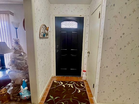 2nd image of 308 Pine St