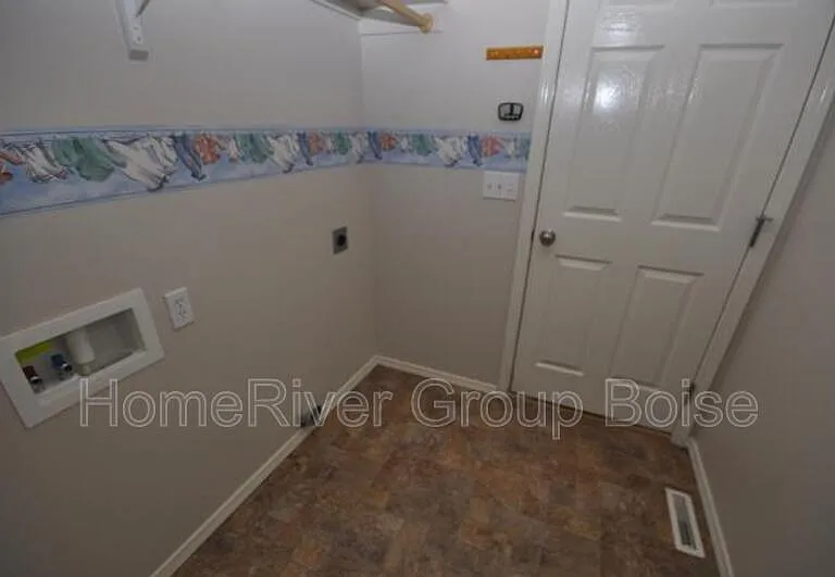 3872 N Weston Ave — Photo 10