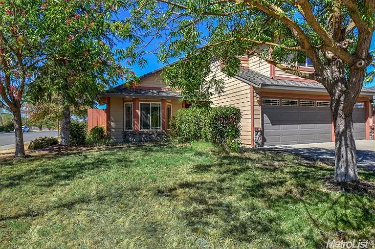 4401 Gene Ave photo 1