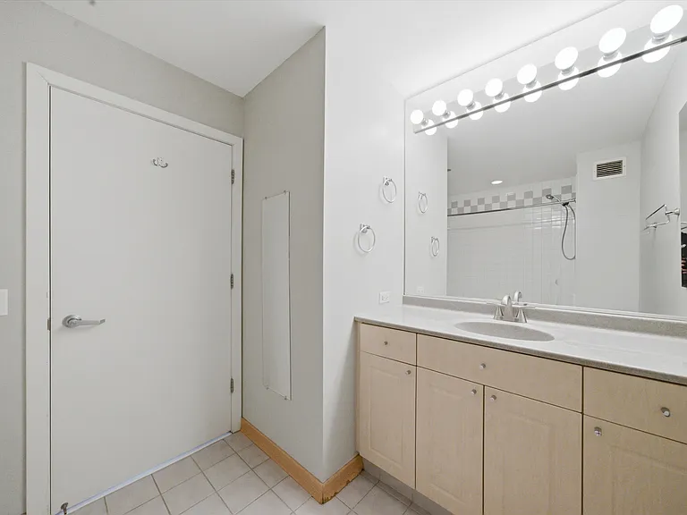 330 N Jefferson St #1606 — Photo 10