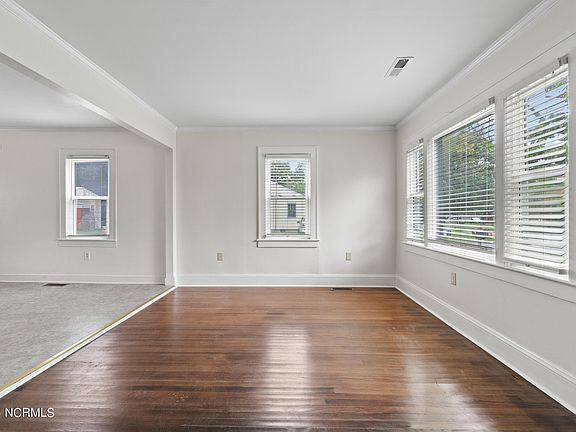 4th image of 301 Hastings Lane