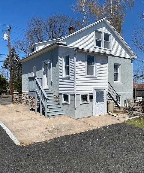 92 Terrace Ave — Photo 1
