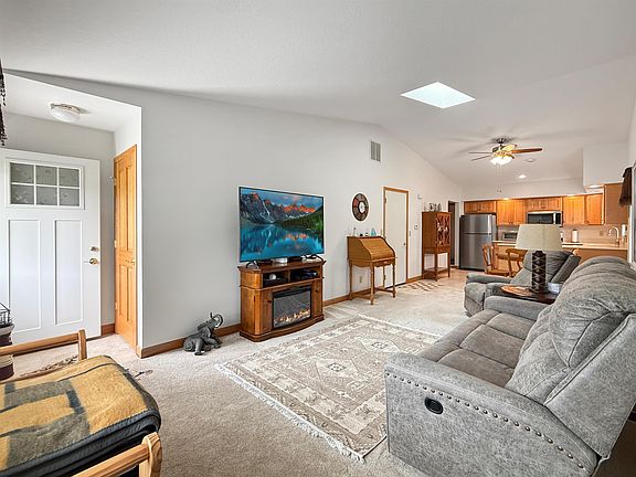 4th image of 562 Pine Meadow Dr