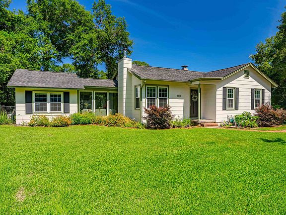 3rd image of 1201 Spottswood Dr