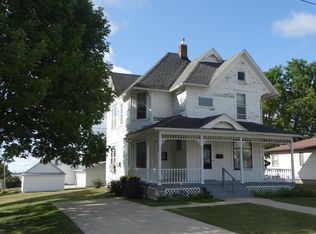 15 3rd Ave NE, Waukon, IA 52172