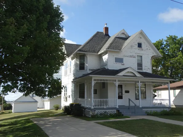 15 3rd Ave NE, Waukon, IA 52172