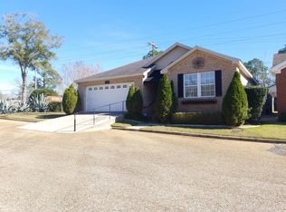 203 S Idlewild Path, Dothan, AL 36303