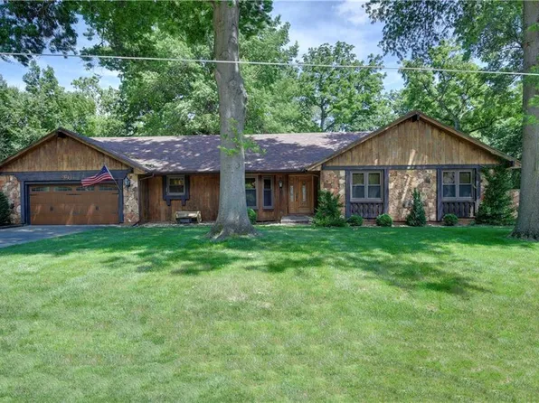 2613 Trenchard Dr, Independence, MO 64057