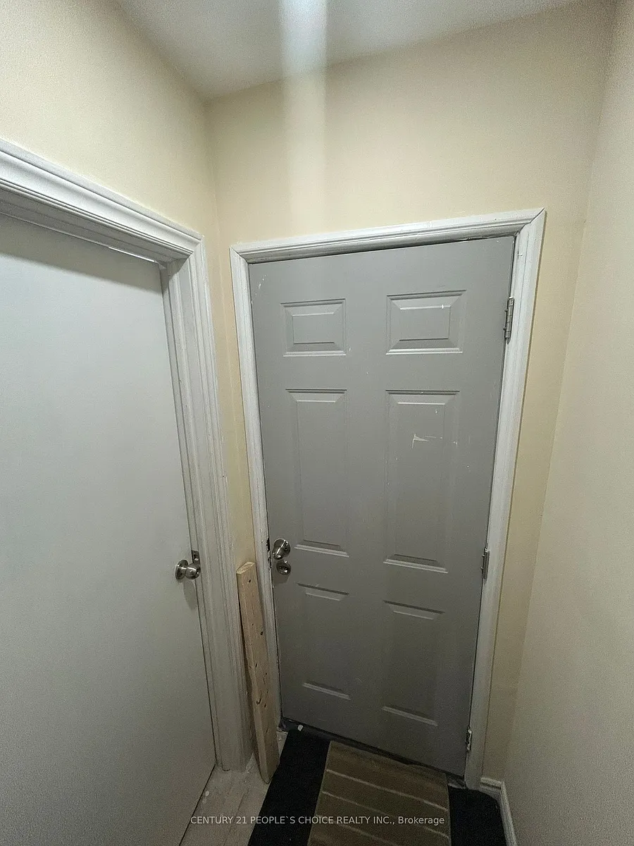 Building Photo - 4 Sivyer Cres #BASEMENT