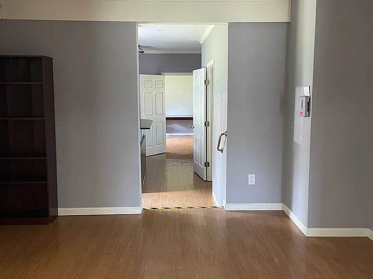 10 Bay — Photo 5