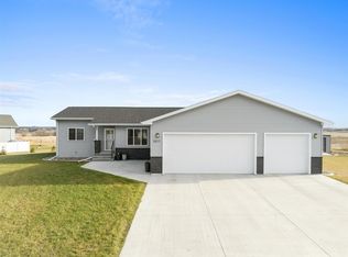 3517 Grayson Dr, Burlington, ND 58722