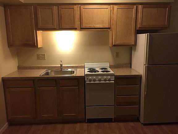 3rd image of 429 E Broadway St APT 3