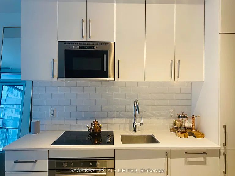 576 Front St W #908 — Photo 4