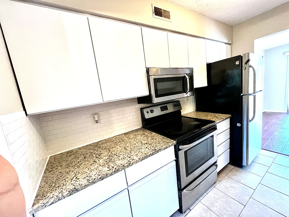 3660 Walden Dr