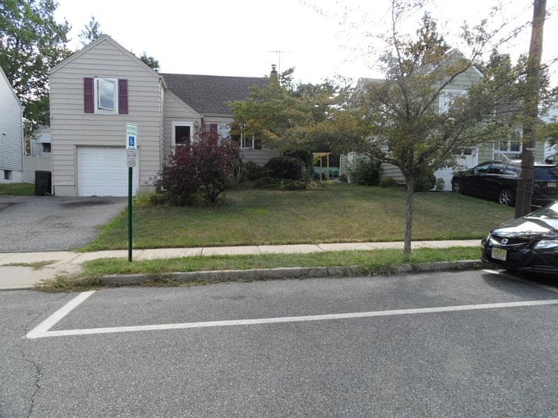 2nd image of 27 Concord St