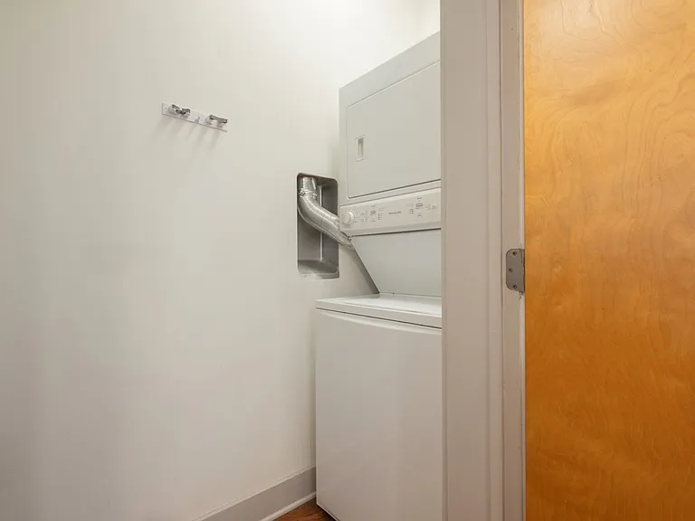 30 Franklin Apartments — Photo 23