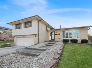 15320 Cherry Ln, Oak Forest, IL 60452