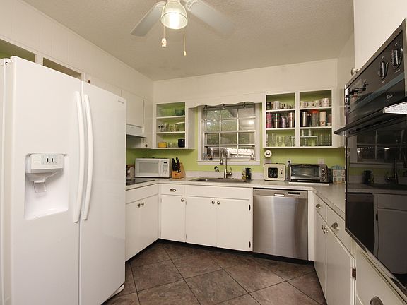 4th image of 25 Japonica Ln