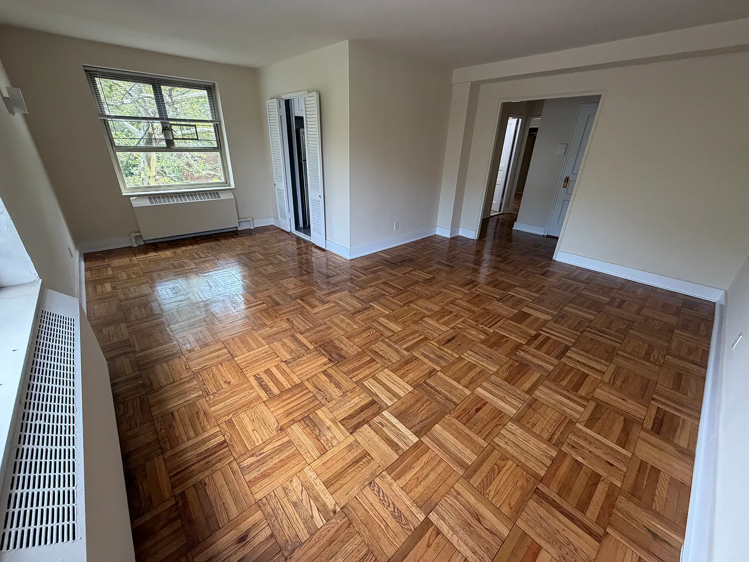 71st Cres, Fresh Meadows — Photo 4
