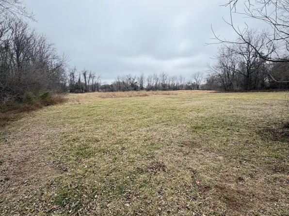 2754 E Grand Street, Springfield, MO 65803