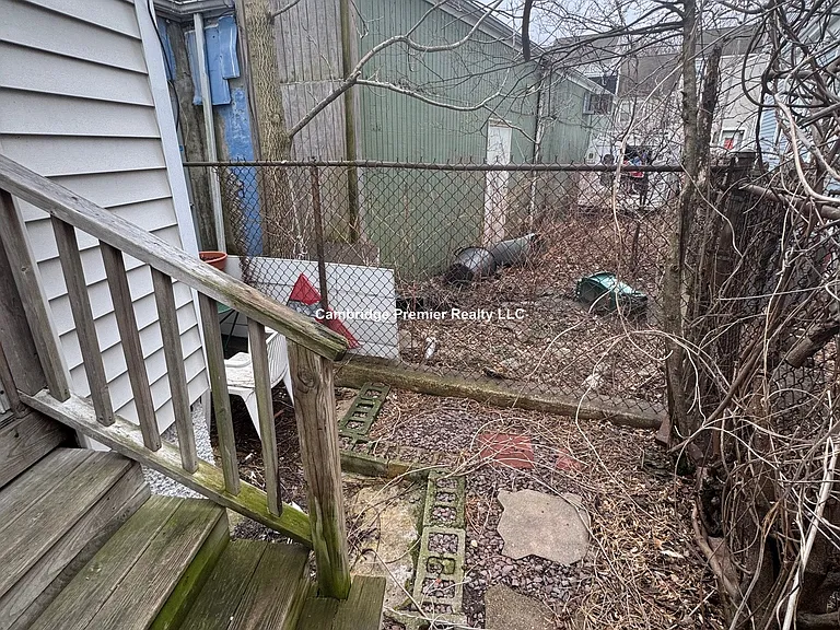 291 Columbia St #B — Photo 10