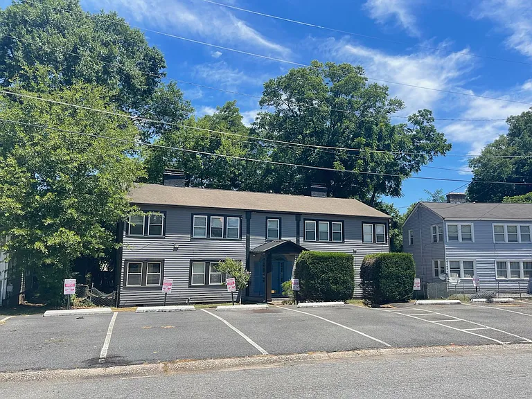 Colonial Cir — Photo 3