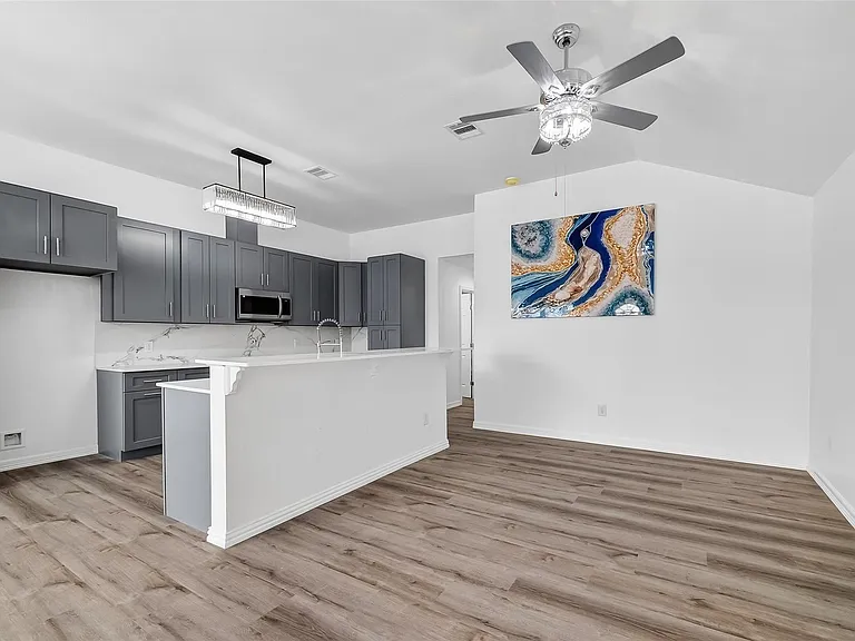 7725 Hoffman St #B — Photo 8