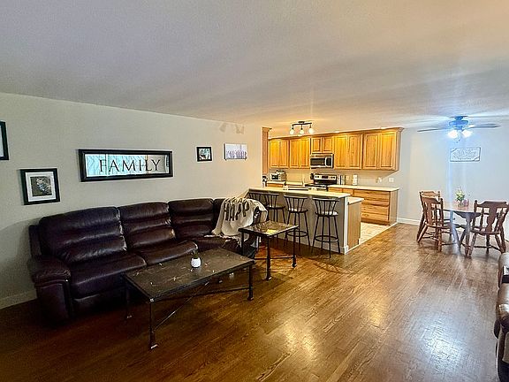 4th image of 514 Cahill St