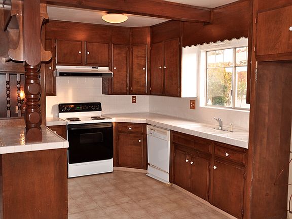 2nd image of 111 N Veach Ave