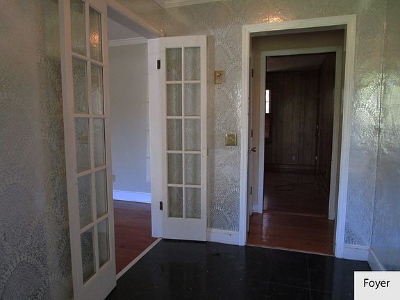 2nd image of 664 Lakewood Trl