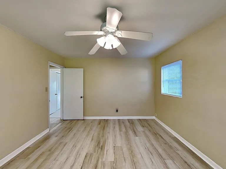 2512 Sea Breeze Ct — Photo 14