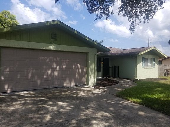 3rd image of 121 Cambridge Dr