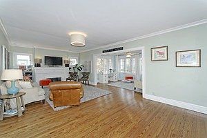 4th image of 301 S Stone Ave