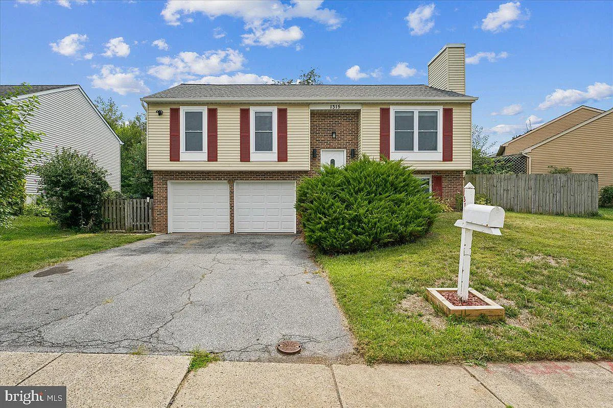 5 bed, 3.5 bath, 2028 sqft, $3,500 — Photo 1