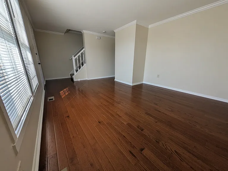 Tulip Ct — Photo 3