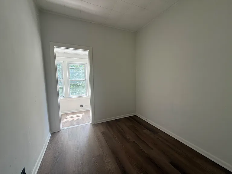348 Armstrong Ave #2E — Photo 6