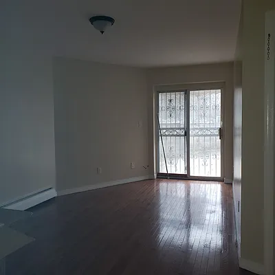 Rented by Capri Jet Realty Corp | media 10