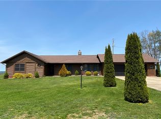 1104 Lake Rd, Conneaut, OH 44030