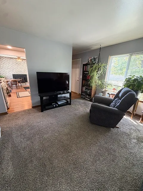 3 bed, 960 sqft, $1,650 — Photo 3