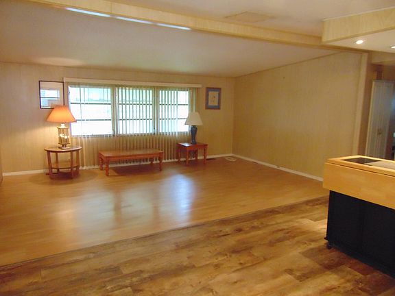 5th image of 190 Carissa St